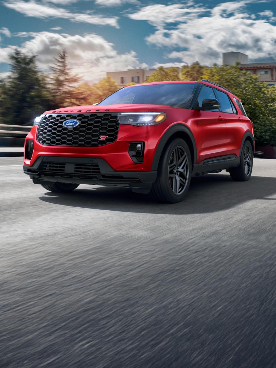 Ford Explorer® circulant sur une autoroute.