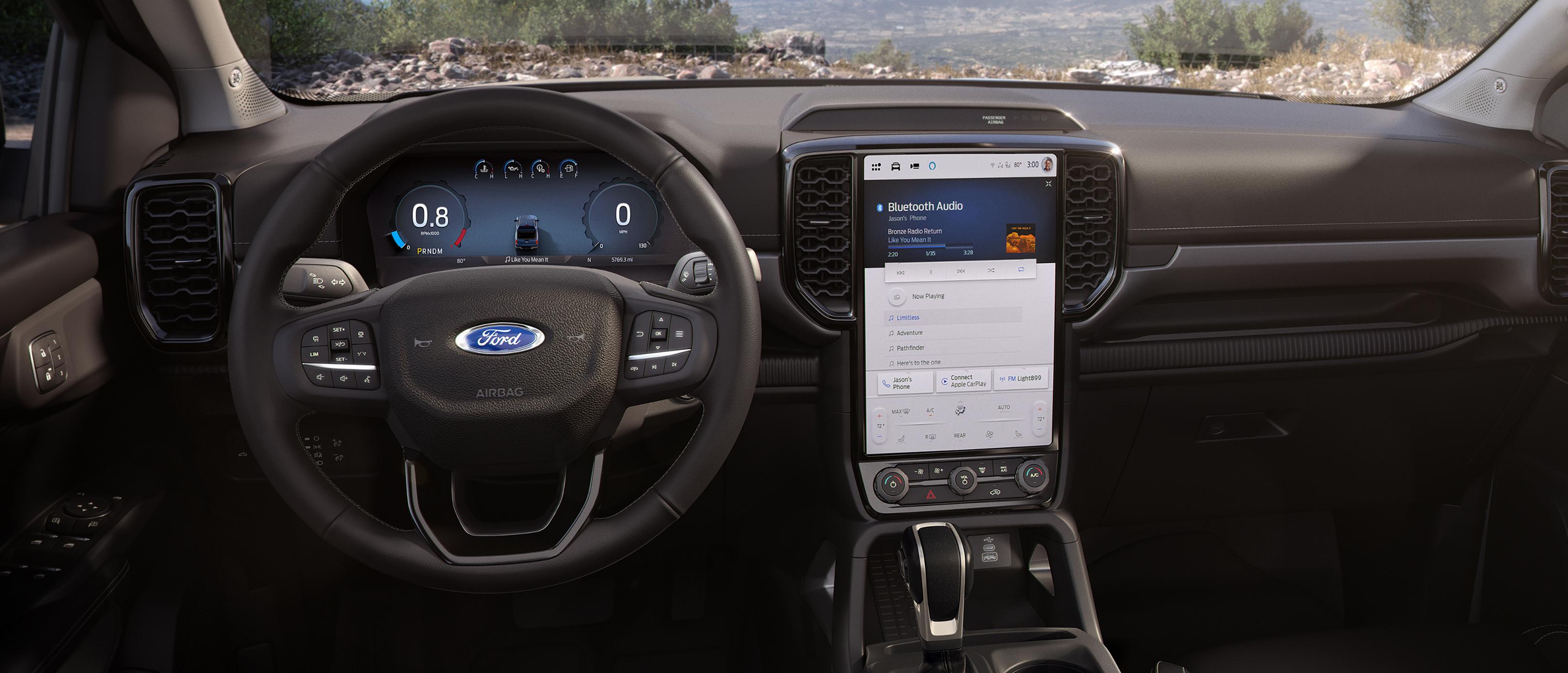 Intérieur du tableau de bord et de l’écran central du Ranger® 2025