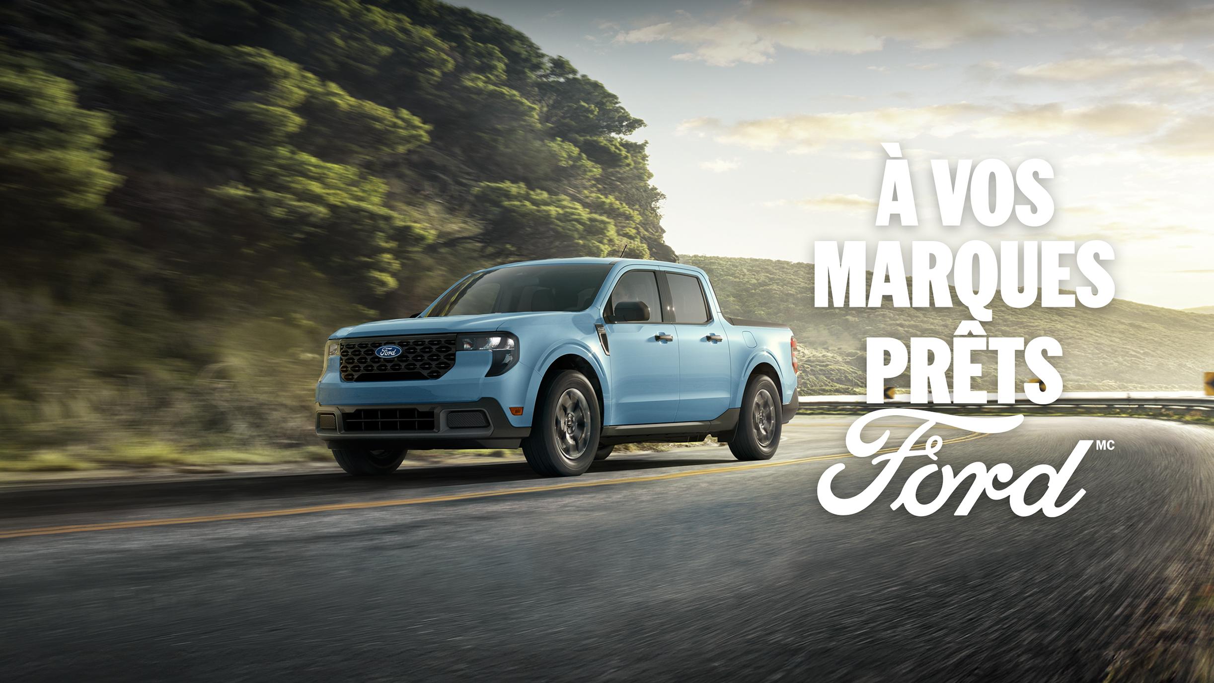 Un camion Ford Maverick 2026 roulant sur une autoroute sinueuse 