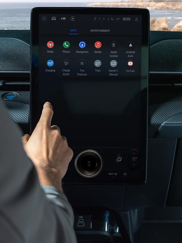 Écran central de 15,5 po dans un VUS Ford Mustang Mach-E® 2026