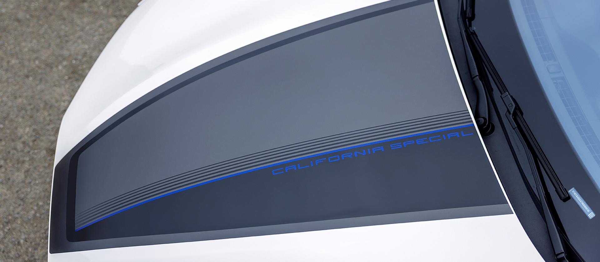 Bandes sur le capot de l’ensemble California Special sur le VUS Ford Mustang Mach-E® 2026