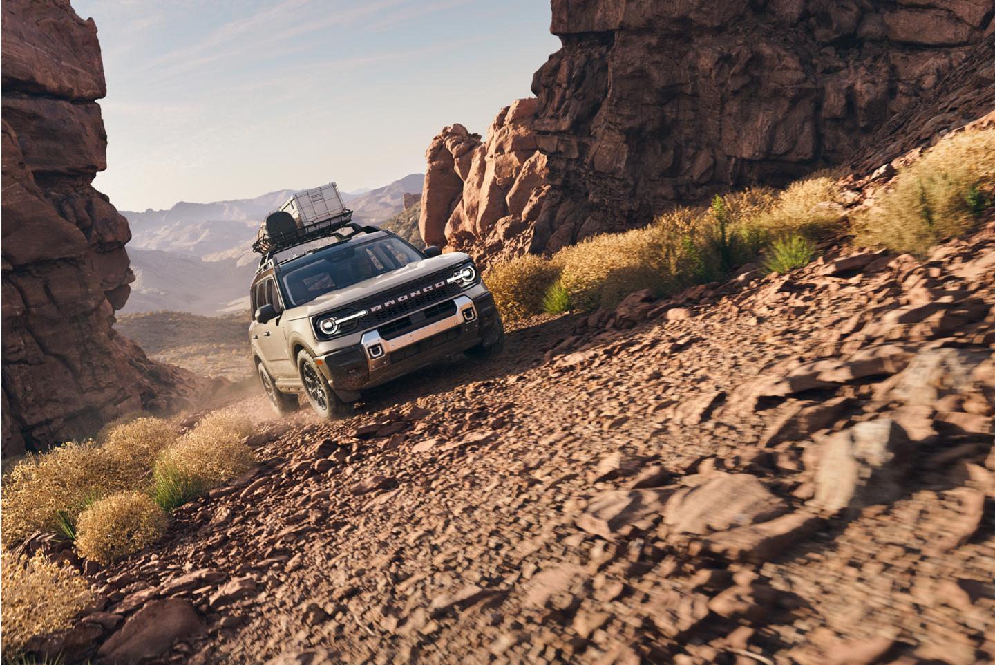 Ford Bronco Sport® 2025 roulant sur un chemin de terre