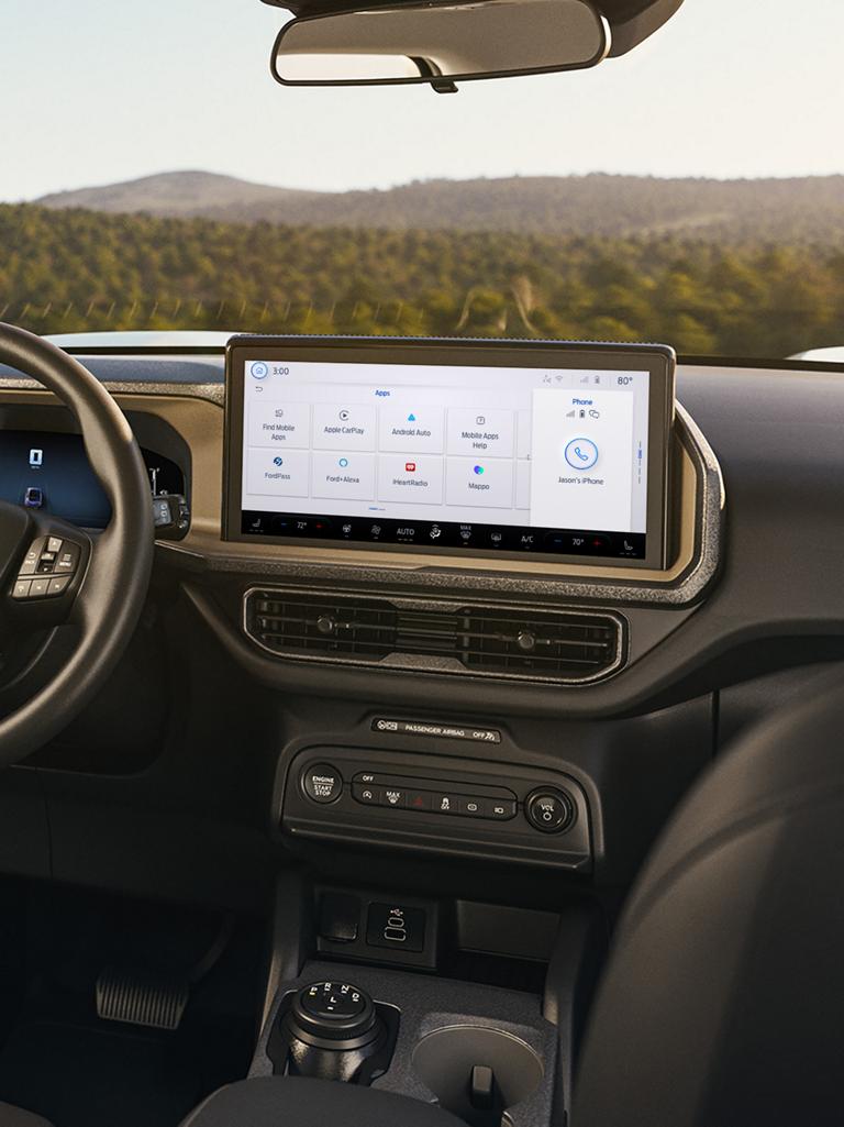 Intérieur du véhicule illustré, mettant en évidence l’écran de la console centrale