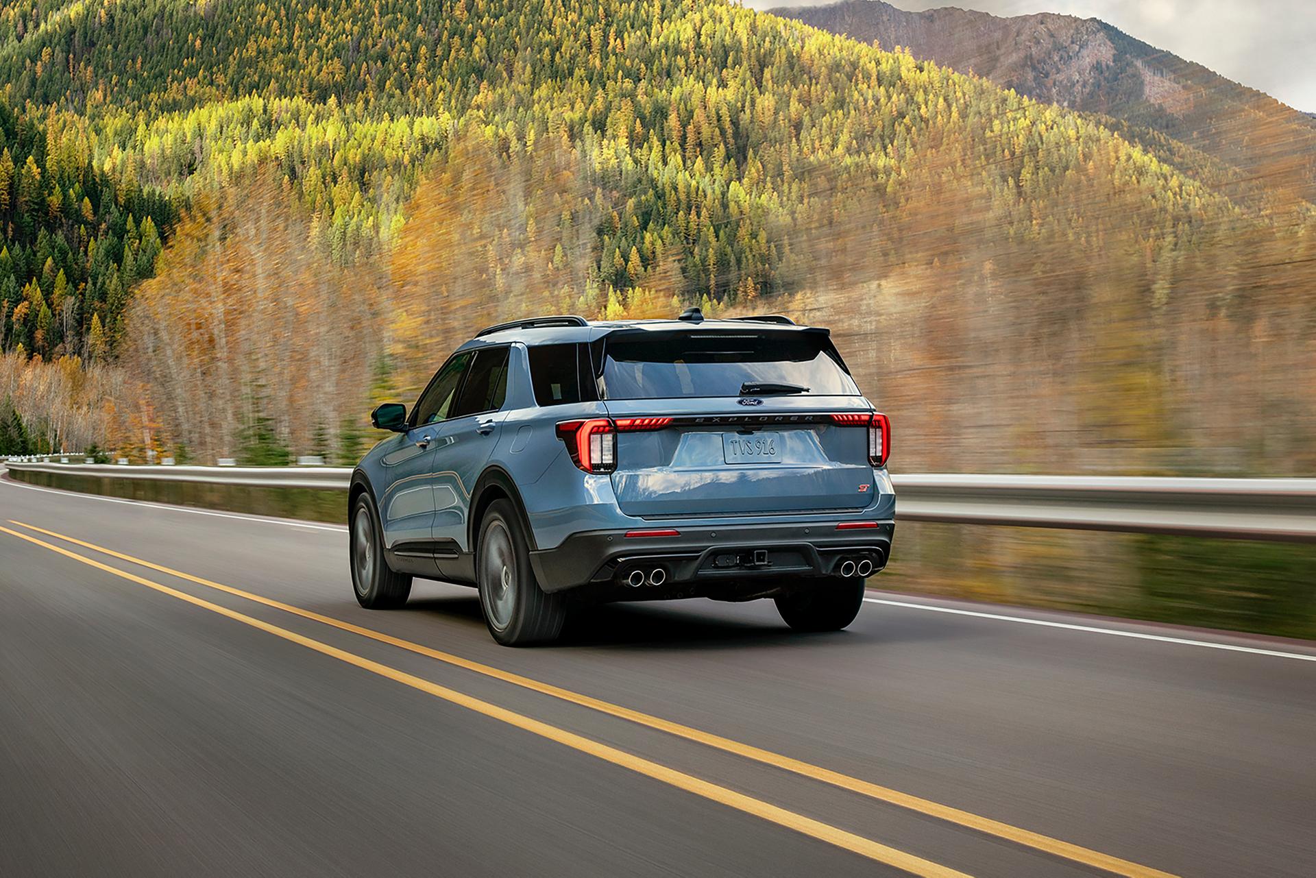 L’affichage du tableau de bord d’un VUS Ford Explorer® 2027, montrant le mode de traction/transport sélectionné