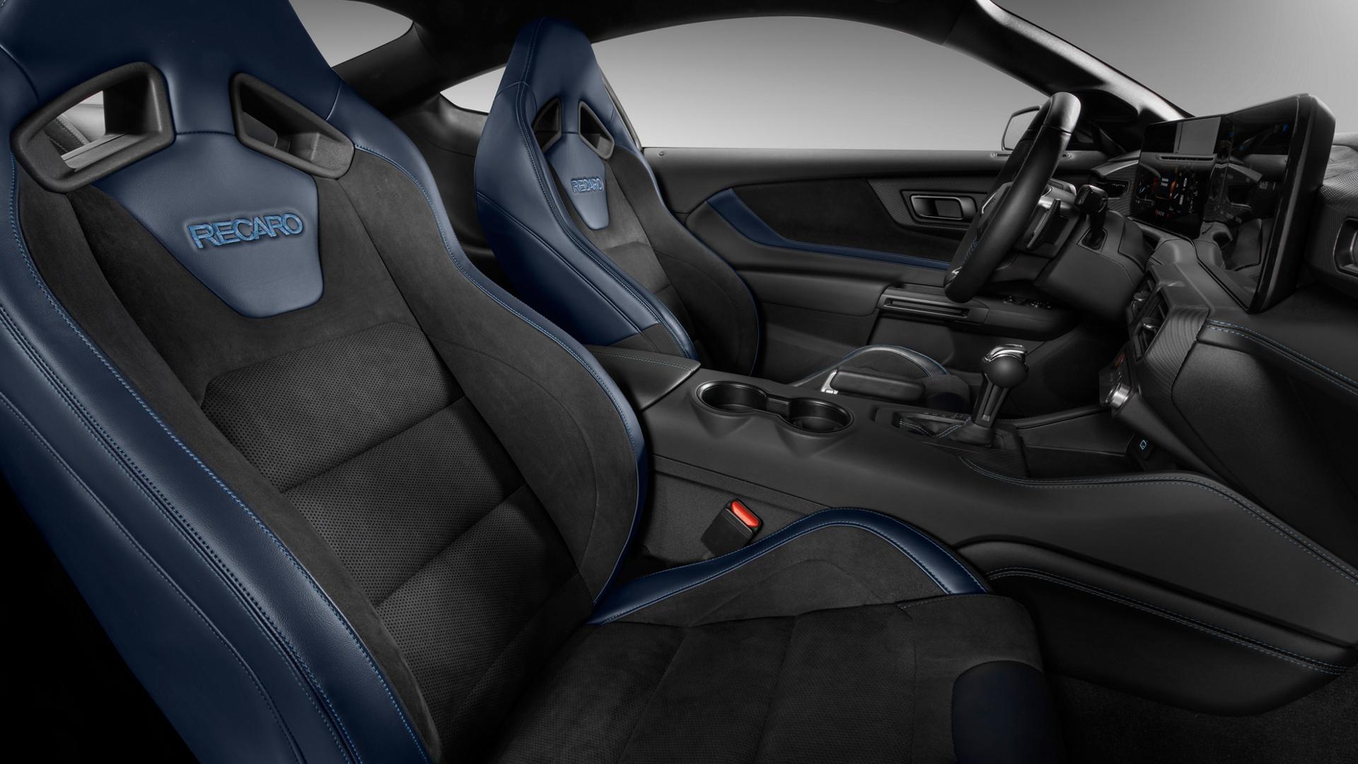 Intérieur de la Ford Mustang® Dark Horse™ 2025 avec sièges RECARO® en option
