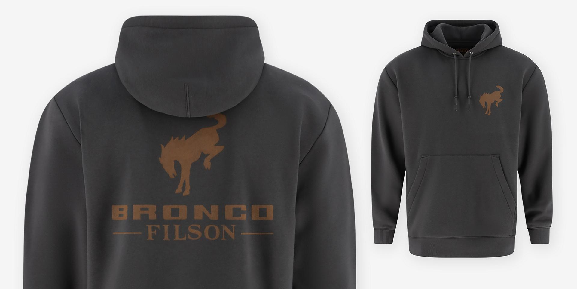 Le devant et le dos d'un sweat à capuche noir orné d'un cheval sauvage en train de ruir et du logo Bronco® Filson