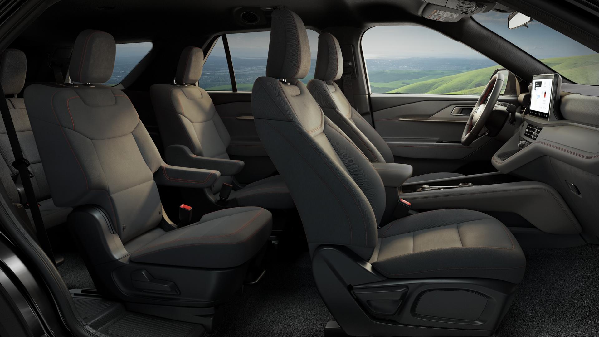 Une coupe montrant l’intérieur d’un VUS Ford Explorer® Active 2027