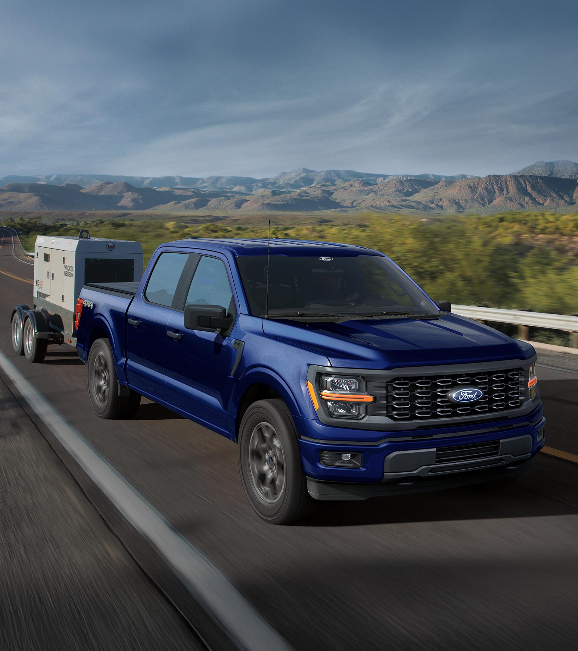Camionnette Ford F-150® XL 2026 tirant une petite remorque