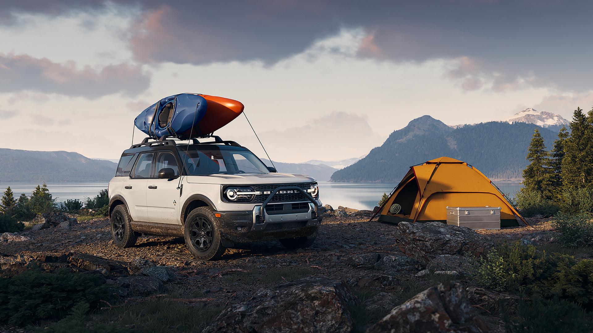 Un VUS Ford Bronco Sport® 2026 avec angle 3/4, stationné sur de la terre