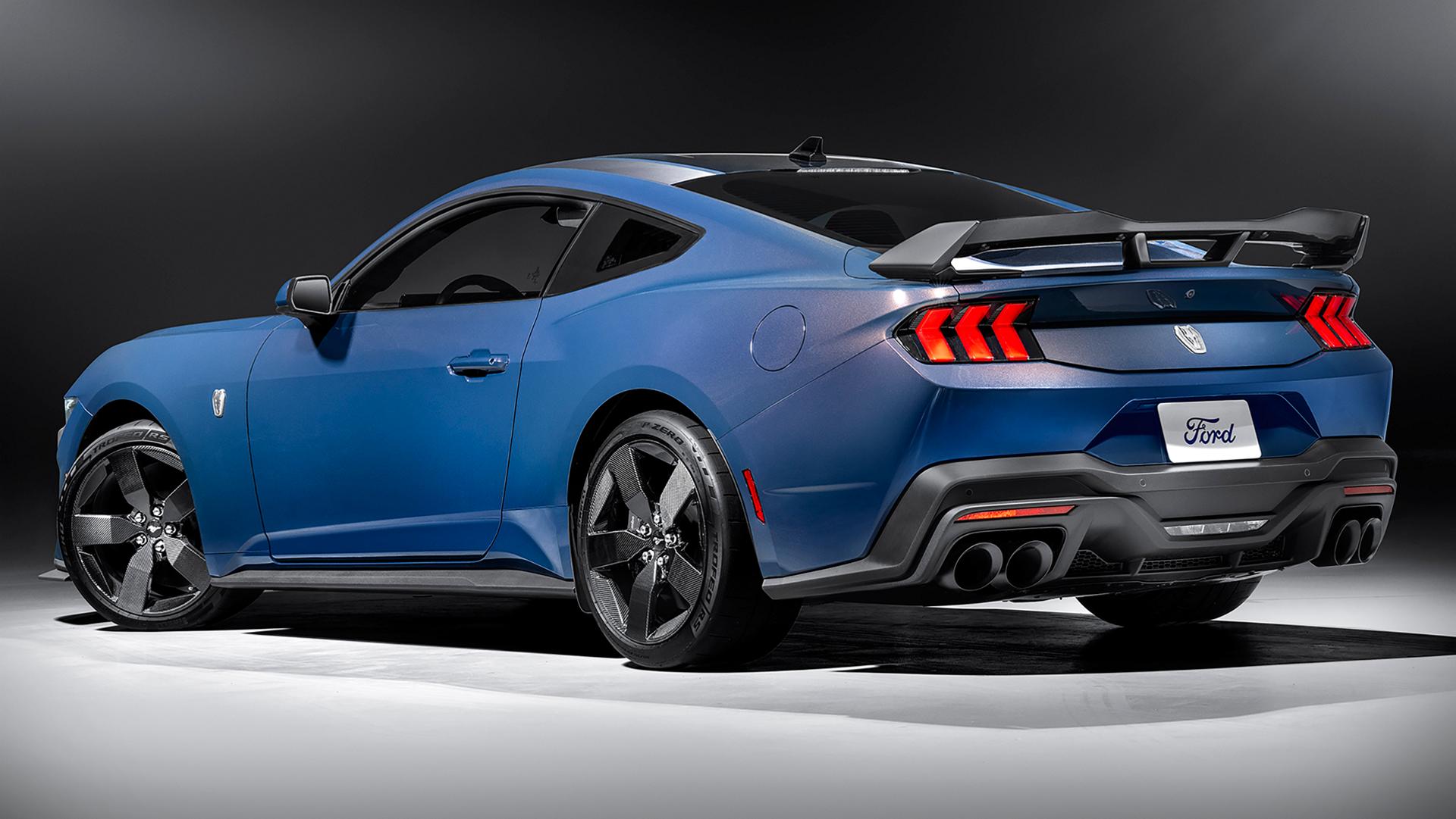 Ford Mustang Dark Horse® fastback 2026 stationnée