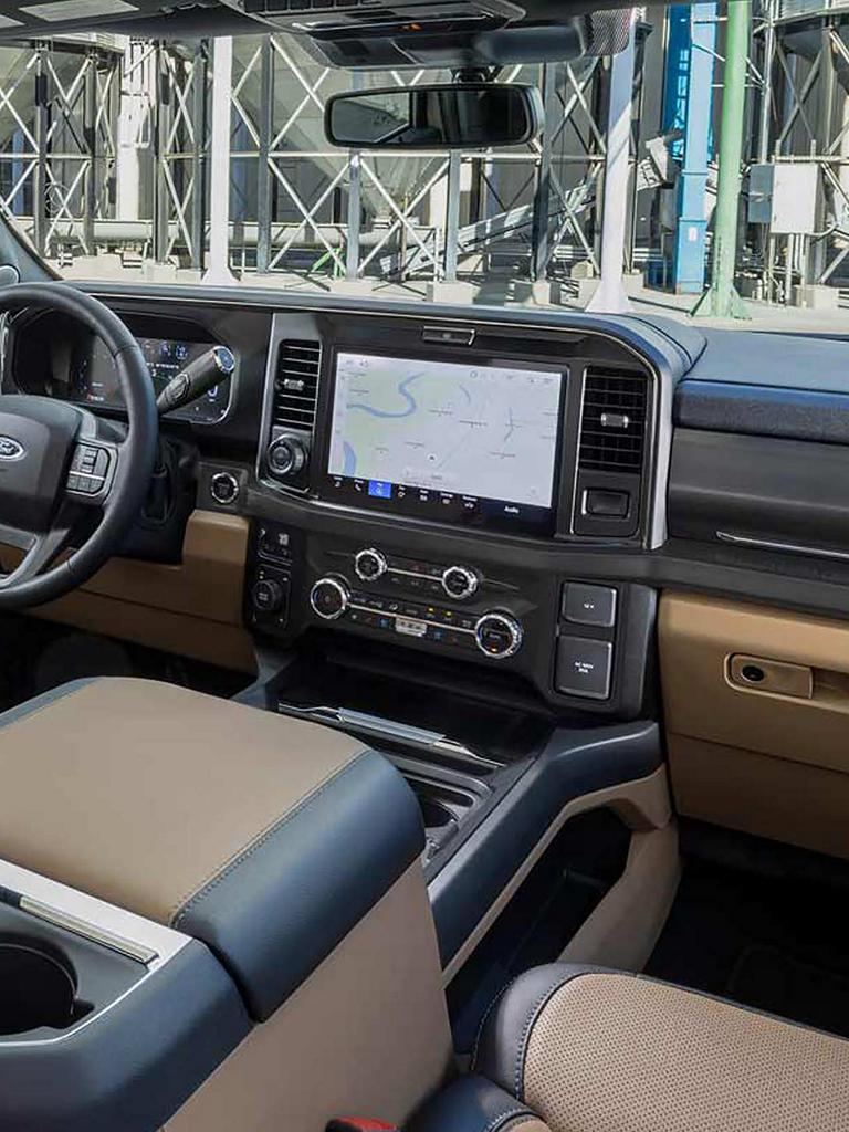 Intérieur et tableau de bord du modèle Ford Super Duty® F-450® Lariat® 2026