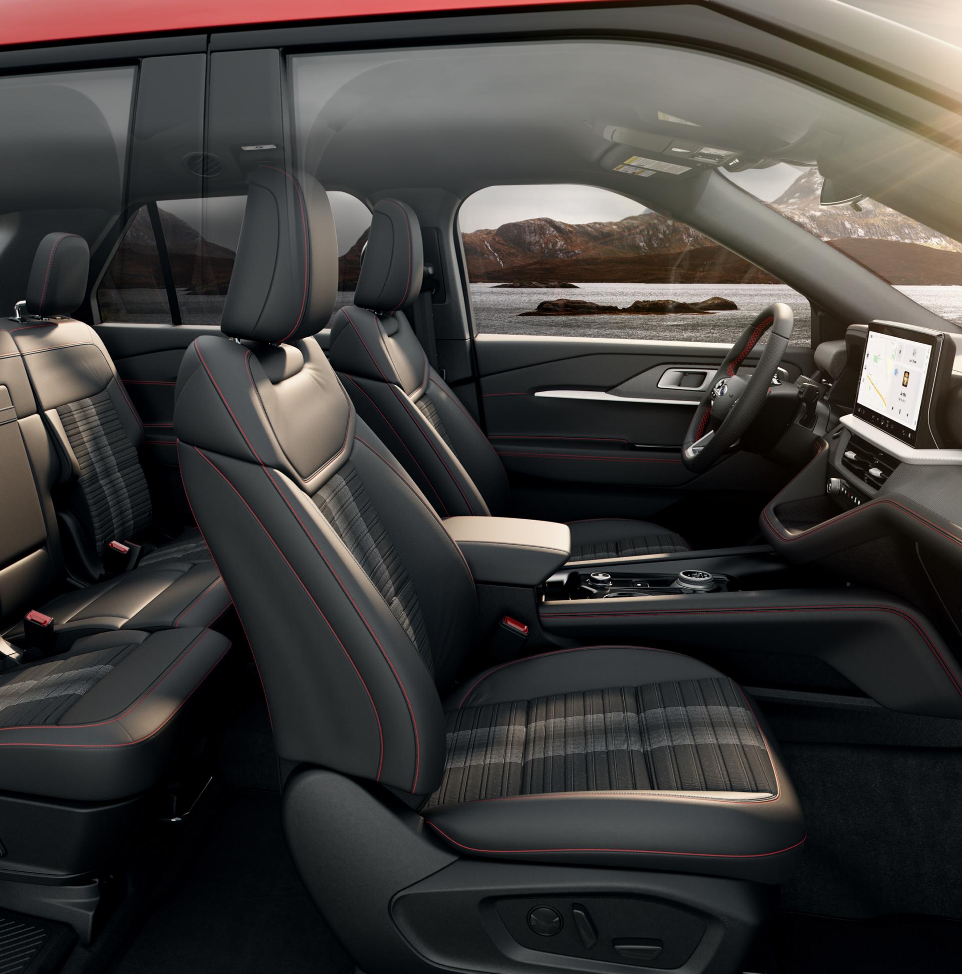 Une coupe montrant l’intérieur d’un VUS Ford Explorer® ST-Line 2026