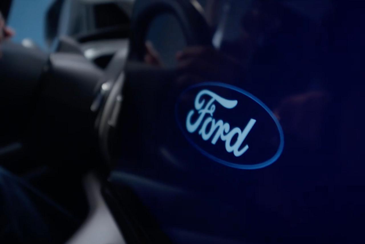 Fonctions de l’ensemble de connectivité Ford sur un écran central de 13,2 po du VUS Ford Expedition® 2027