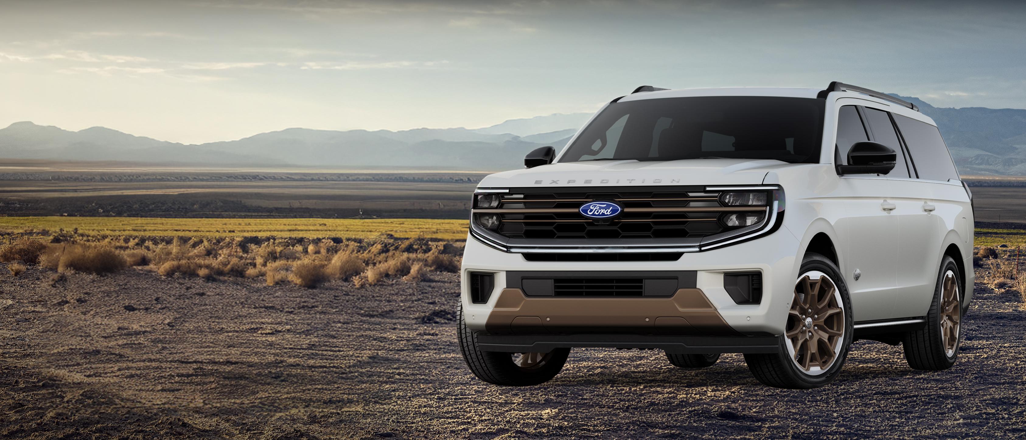 VUS Ford Expedition MAX® King Ranch 2027 montré stationné à l’extérieur