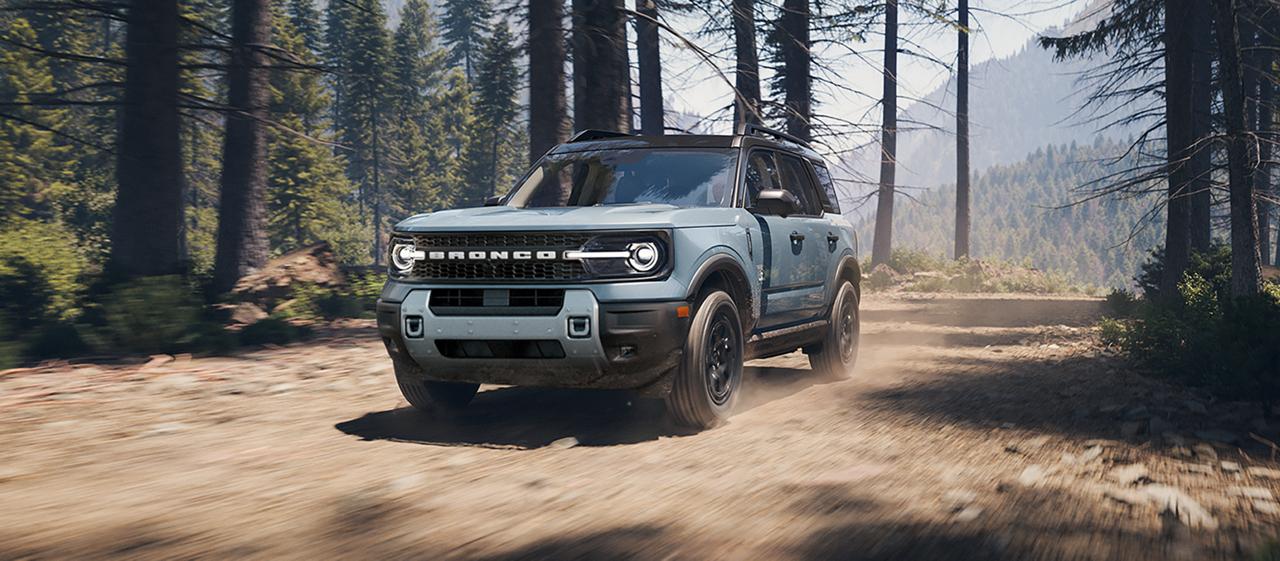 Un Ford Bronco Sport® 2026 roulant sur un terrain accidenté