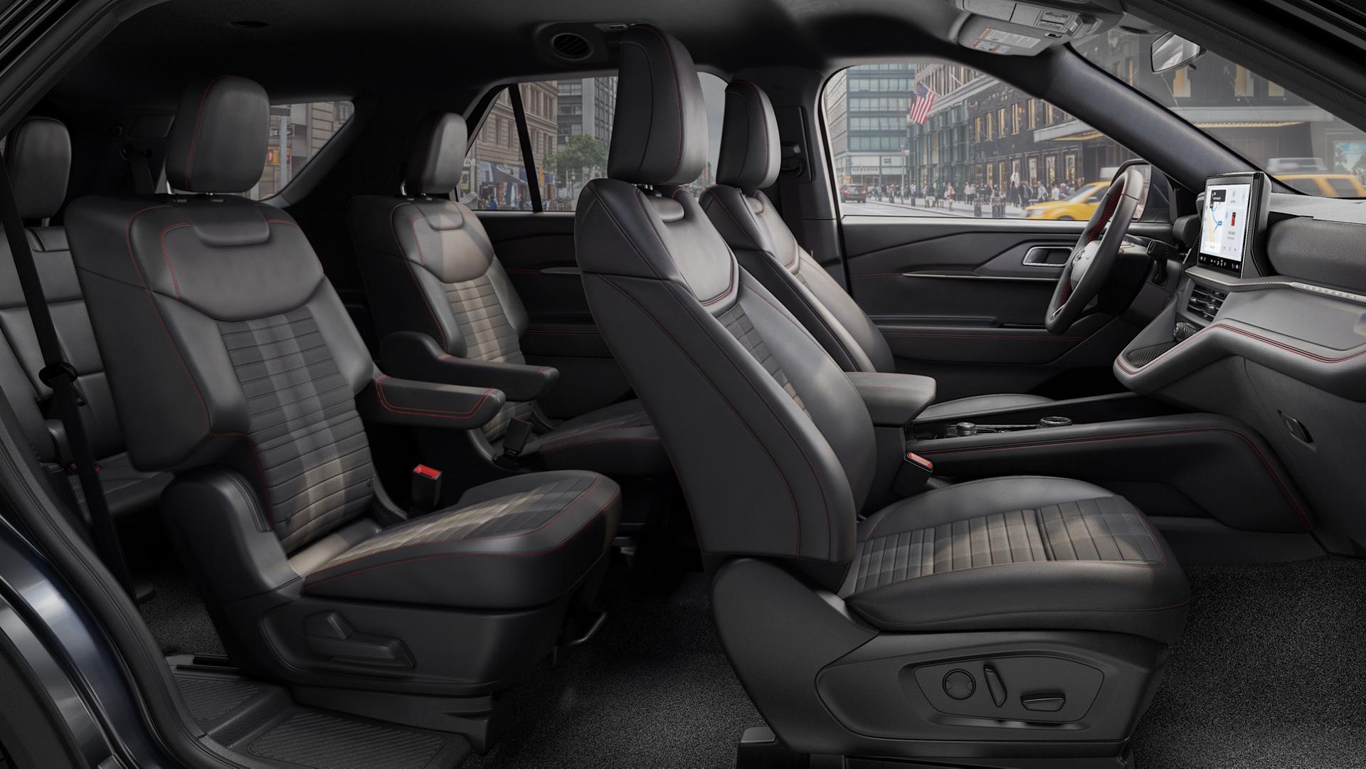Une coupe montrant l’intérieur d’un VUS Ford Explorer® ST-Line 2027