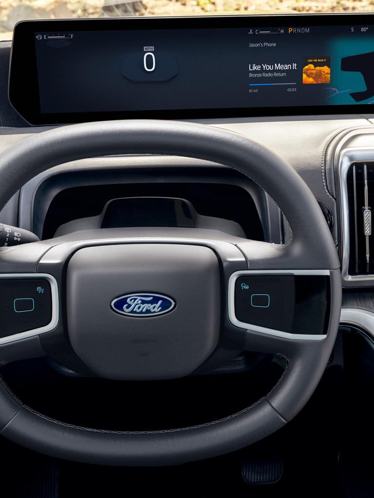 Écran panoramique personnalisable de 24 po dans un VUS Ford Expedition® 2026